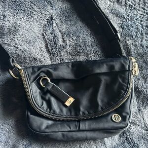 Lululemon small cross body bag